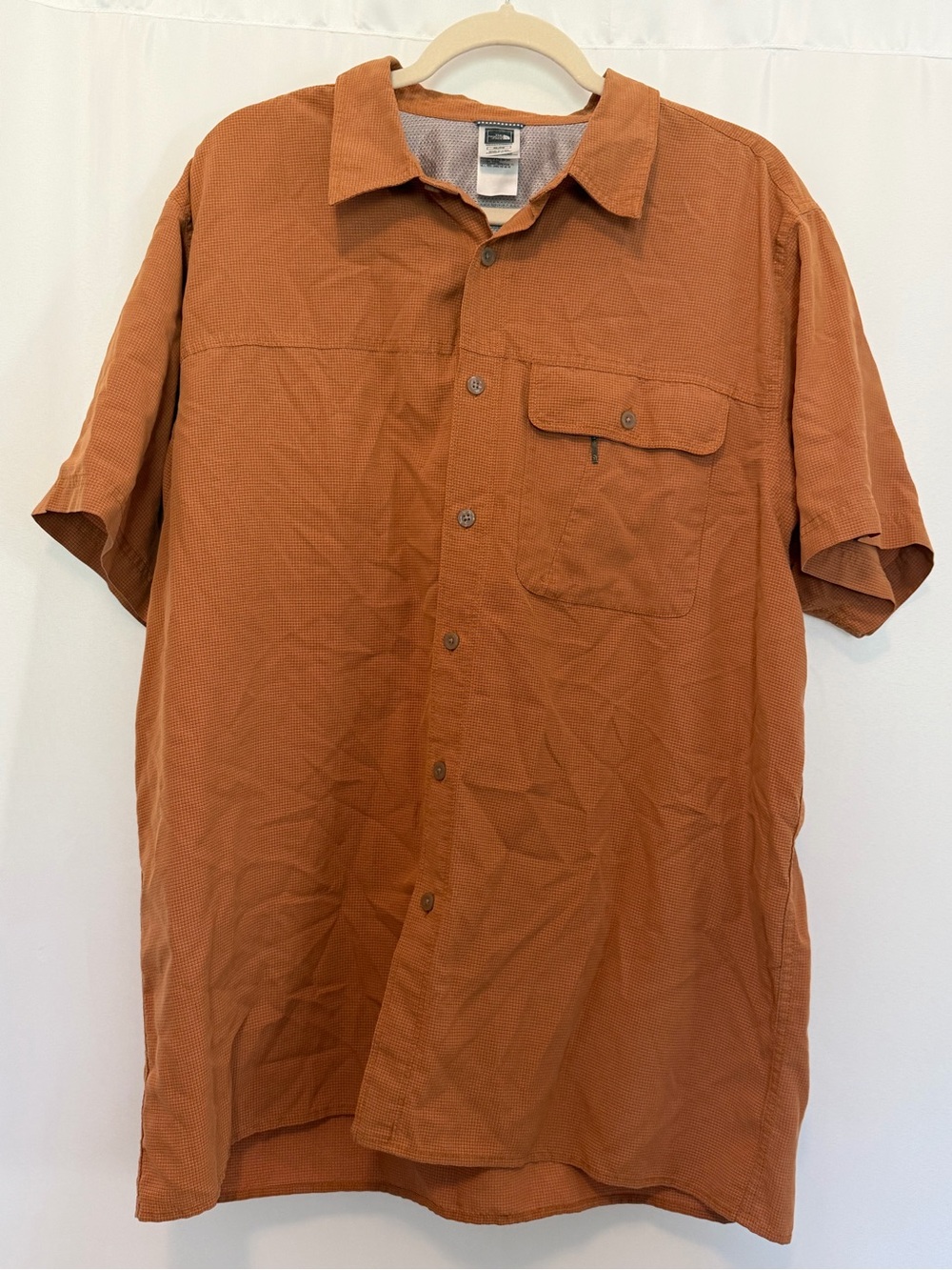 The North Face Men's Short-Sleeve Button-Down Shirt in Rust XL